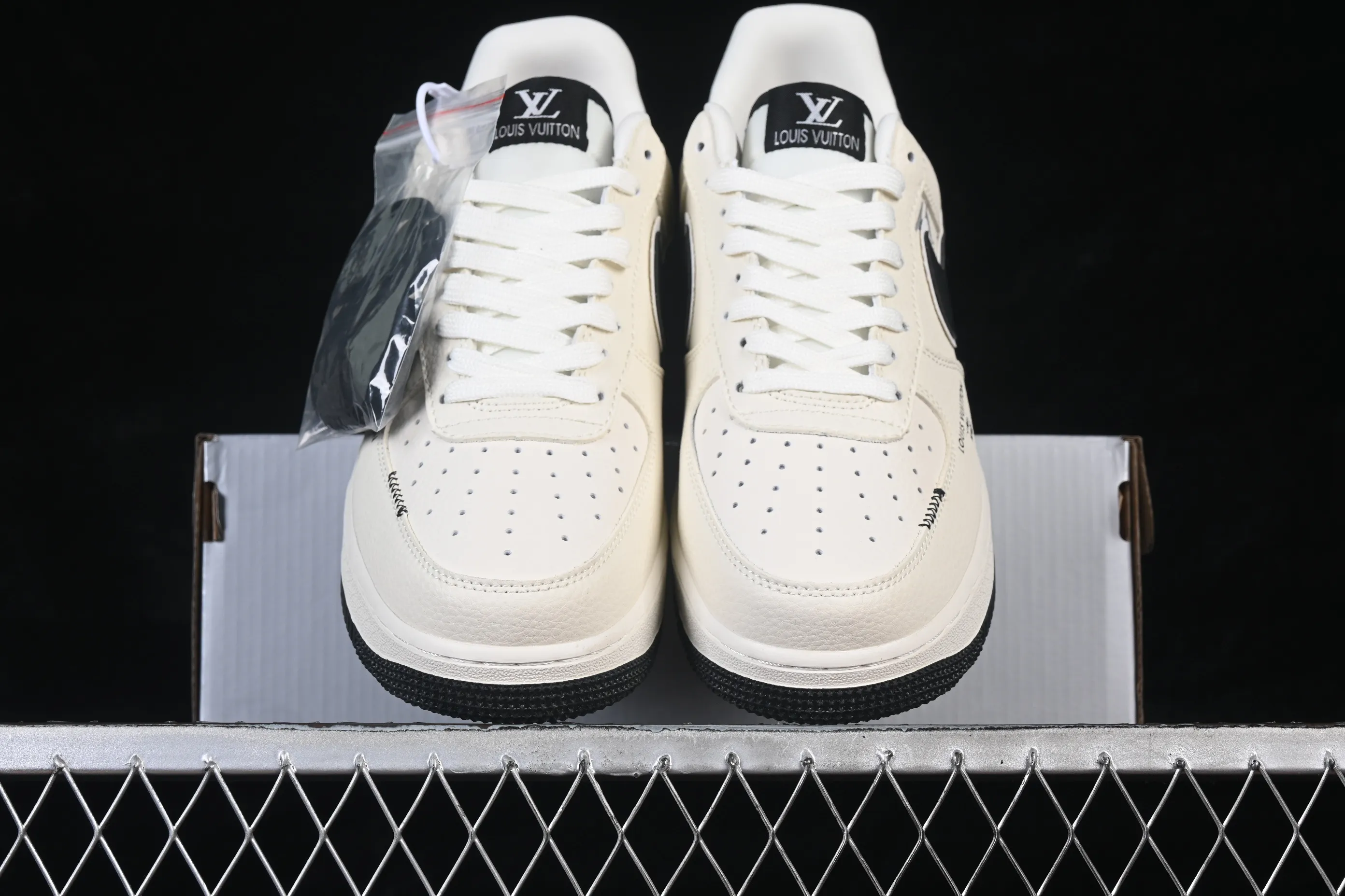 All Categories Nk Air Force 1 Air Force Series Nk Air Force 1 Low Air Force Low Nike Air Force 1'07 Low Co-branded Beige and Black Hook Air Force 1 Low-top Casual Shoes LD1999-001